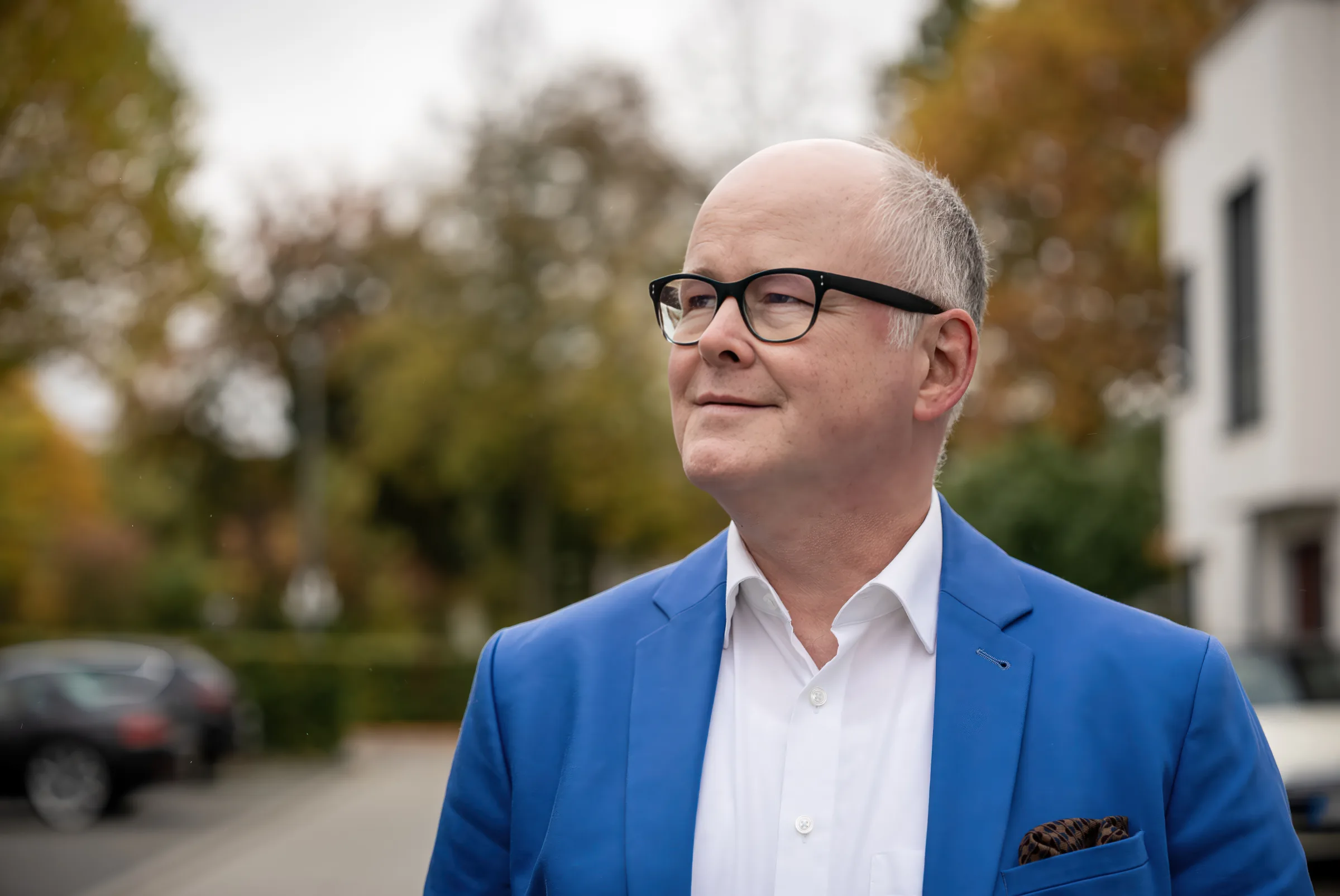 Thomas Spieker im blauen Sakko im Osnabrücker Land